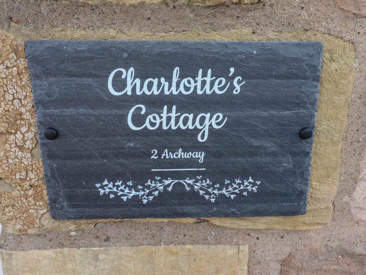 Charlotte'S Cottage Seahouses Extérieur photo